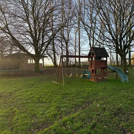 Burtree Country House, Tipi's, Treehouse & & House With Hot Tubs In A Private Garden אכסניה *
