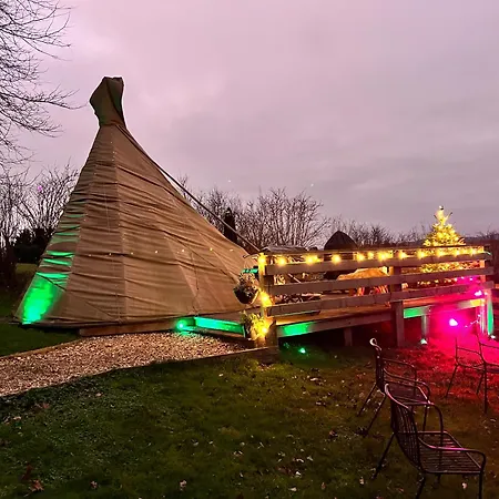 Burtree Country House, Tipi's, Treehouse & & House With Hot Tubs In A Private Garden
