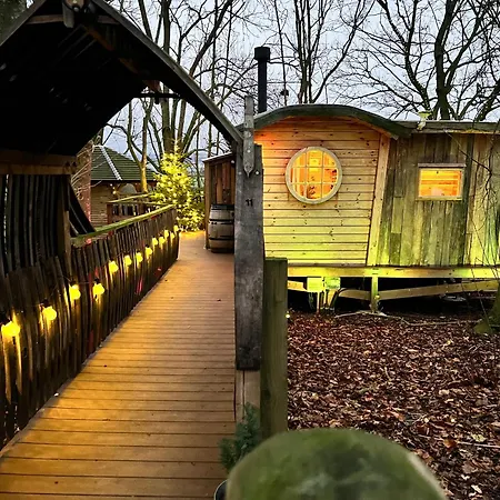 אכסניה Burtree Country House, Tipi's, Treehouse & & House With Hot Tubs In A Private Garden