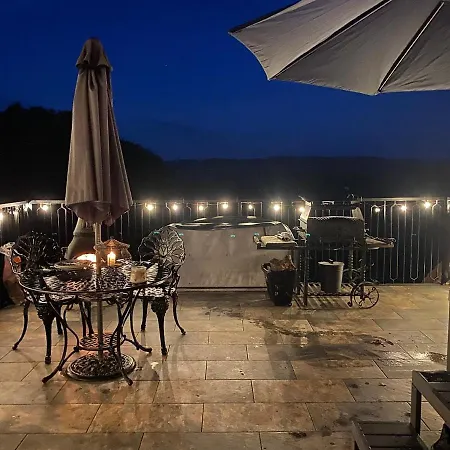Burtree Country House, Tipi's, Treehouse & & House With Hot Tubs In A Private Garden אכסניה *