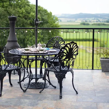 Burtree Country House, Tipi's, Treehouse & & House With Hot Tubs In A Private Garden אכסניה *