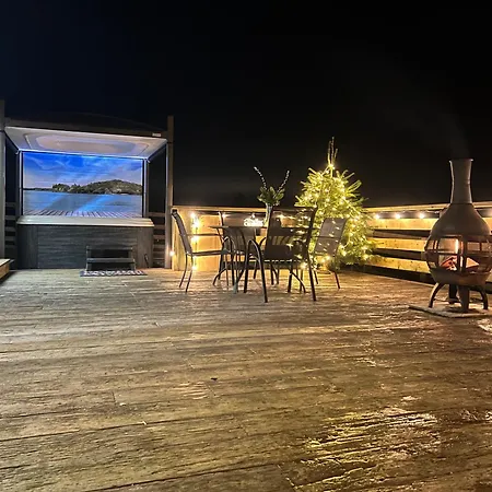 אכסניה Burtree Country House, Tipi's, Treehouse & & House With Hot Tubs In A Private Garden *