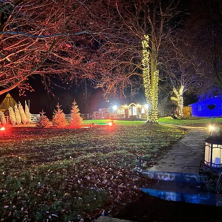 Burtree Country House, Tipi's, Treehouse & & House With Hot Tubs In A Private Garden * ת'ירסק