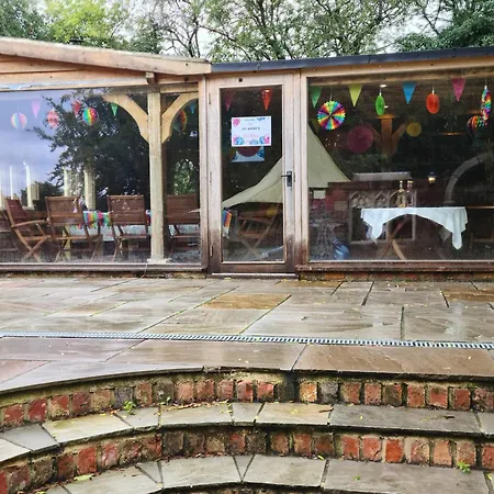 Burtree Country House, Tipi's, Treehouse & & House With Hot Tubs In A Private Garden אכסניה ת'ירסק