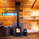 Hytte Burtree Country House, Tipi's, Treehouse & & House With Hot Tubs In A Private Garden *
