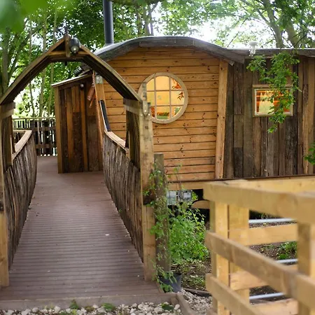 Burtree Country House, Tipi's, Treehouse & & House With Hot Tubs In A Private Garden ת'ירסק