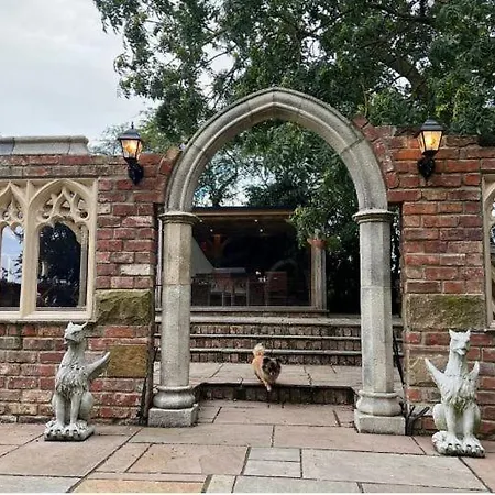 Burtree Country House, Tipi's, Treehouse & & House With Hot Tubs In A Private Garden Lodge *