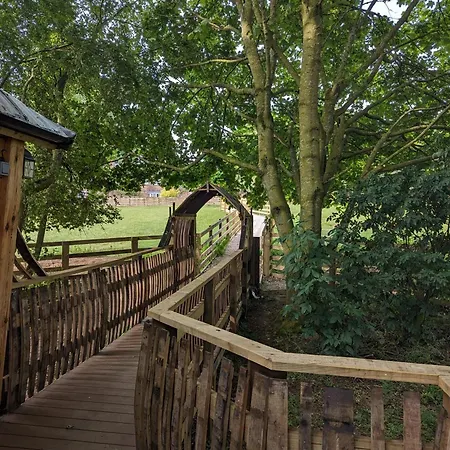 Burtree Country House, Tipi's, Treehouse & & House With Hot Tubs In A Private Garden Lodge Thirsk