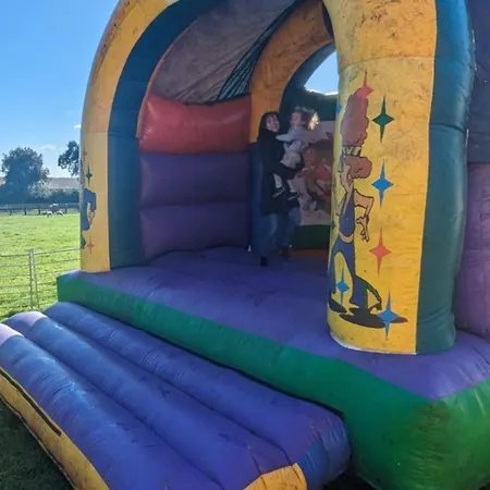 Burtree Country House, Tipi's, Treehouse & & House With Hot Tubs In A Private Garden Lodge *