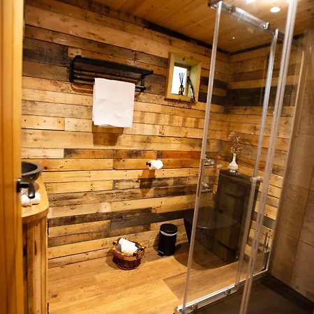 Burtree Country House, Tipi's, Treehouse & & House With Hot Tubs In A Private Garden ת'ירסק
