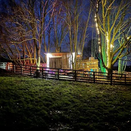 Burtree Country House, Tipi's, Treehouse & & House With Hot Tubs In A Private Garden Lodge *