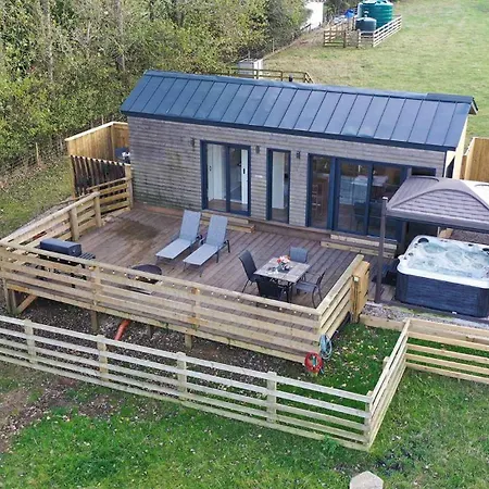 Burtree Country House, Tipi's, Treehouse & & House With Hot Tubs In A Private Garden * Thirsk