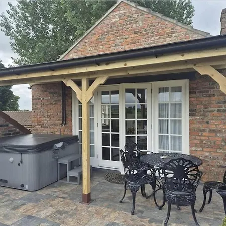 Lodge Burtree Country House, Tipi's, Treehouse & & House With Hot Tubs In A Private Garden Thirsk