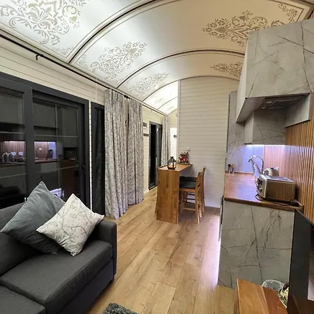 Burtree Country House, Tipi's, Treehouse & & House With Hot Tubs In A Private Garden