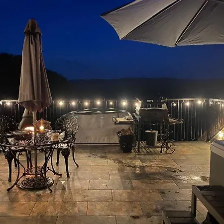 Burtree Country House, Tipi's, Treehouse & & House With Hot Tubs In A Private Garden Lodge Thirsk