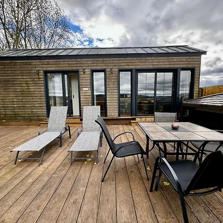 Burtree Country House, Tipi's, Treehouse & & House With Hot Tubs In A Private Garden Lodge Thirsk