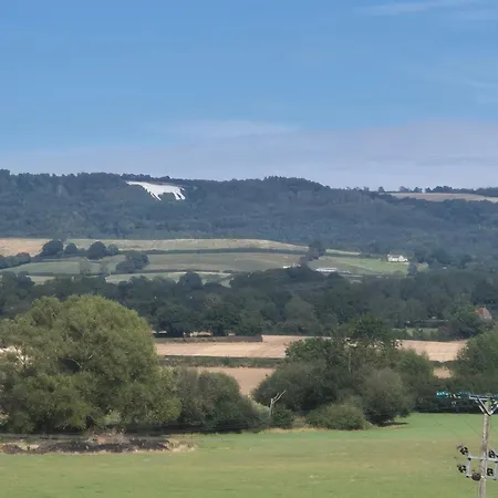 Burtree Country House, Tipi's, Treehouse & & House With Hot Tubs In A Private Garden *