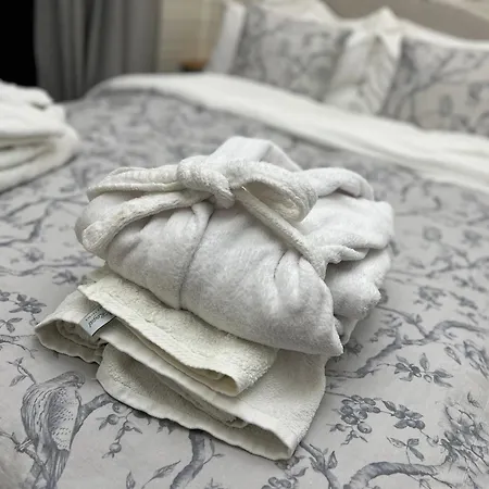 Burtree Country House, Tipi's, Treehouse & & House With Hot Tubs In A Private Garden * Thirsk