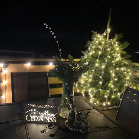 Burtree Country House, Tipi's, Treehouse & & House With Hot Tubs In A Private Garden Lodge