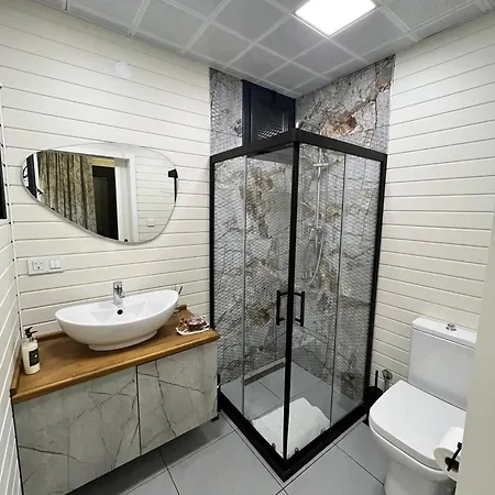 Lodge Burtree Country House, Tipi's, Treehouse & & House With Hot Tubs In A Private Garden