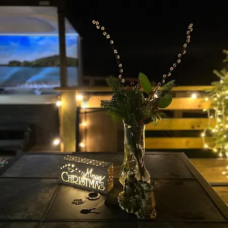 Burtree Country House, Tipi's, Treehouse & & House With Hot Tubs In A Private Garden Thirsk