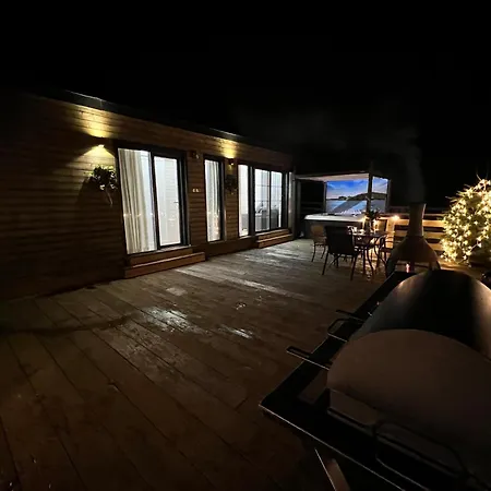 Burtree Country House, Tipi's, Treehouse & & House With Hot Tubs In A Private Garden * Thirsk