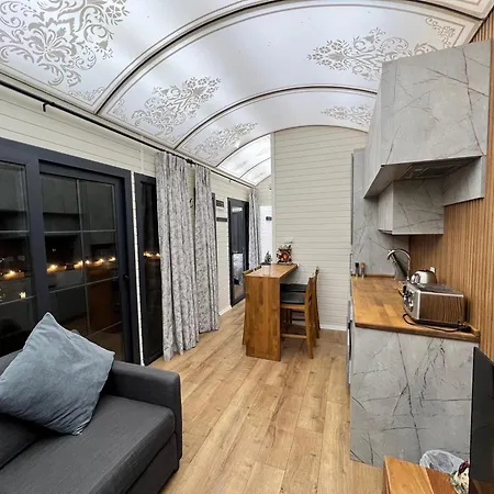 Burtree Country House, Tipi's, Treehouse & & House With Hot Tubs In A Private Garden אכסניה