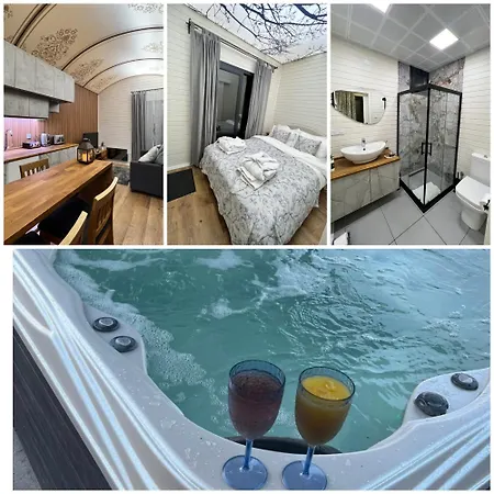 Burtree Country House, Tipi's, Treehouse & & House With Hot Tubs In A Private Garden *