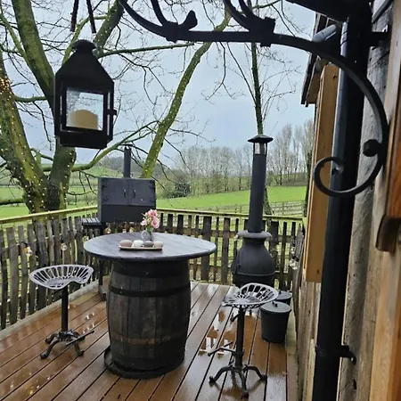 Burtree Country House, Tipi's, Treehouse & & House With Hot Tubs In A Private Garden
