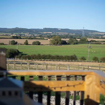 Burtree Country House, Tipi's, Treehouse & & House With Hot Tubs In A Private Garden * Thirsk