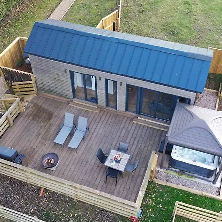 Burtree Country House, Tipi's, Treehouse & & House With Hot Tubs In A Private Garden Lodge Thirsk